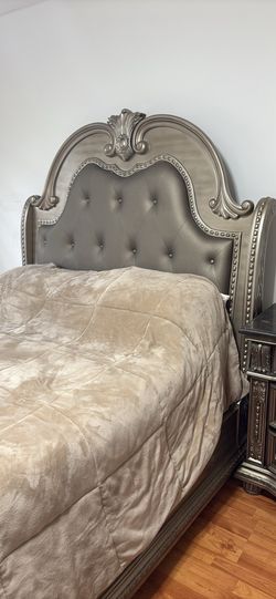 Queen size bed set