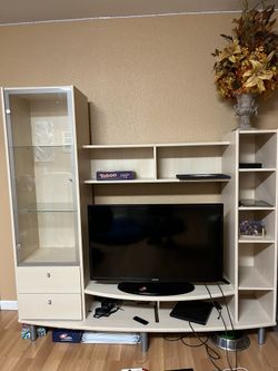 Entertainment Center / Tv Stand