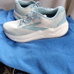 Women's Sz 11 Brooks Ghost