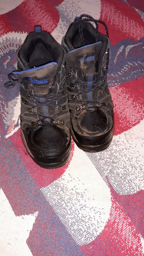 8 1/2 9 Steel toe boots