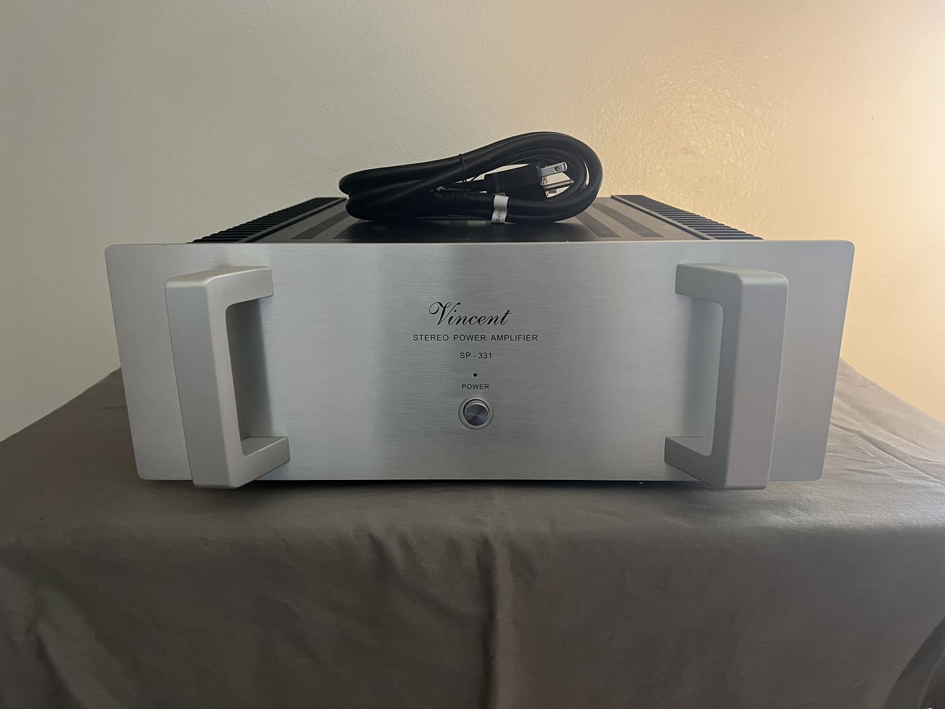 VINCENT SP-331, Audiophile HYBRID STEREO POWER AMPLIFIER, Excellent Working condition