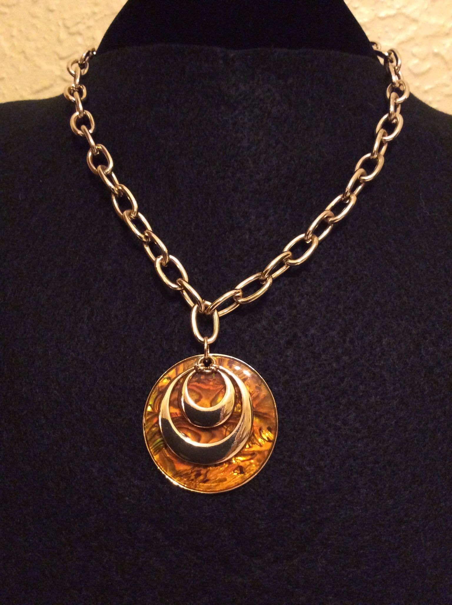 Woman’s Gold Tone Necklace Wit Amber Color Pendant