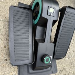 Cubii JR1 Under Desk Elliptical