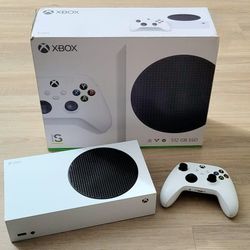 Xbox Series S W/ Controller 