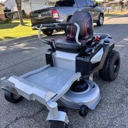 Murray
Cruz 42 in. 19.0 HP 540cc EX1900 Series Briggs and Stratton Engine Dual Hydrostatic Drive Gas Zero Turn Mower