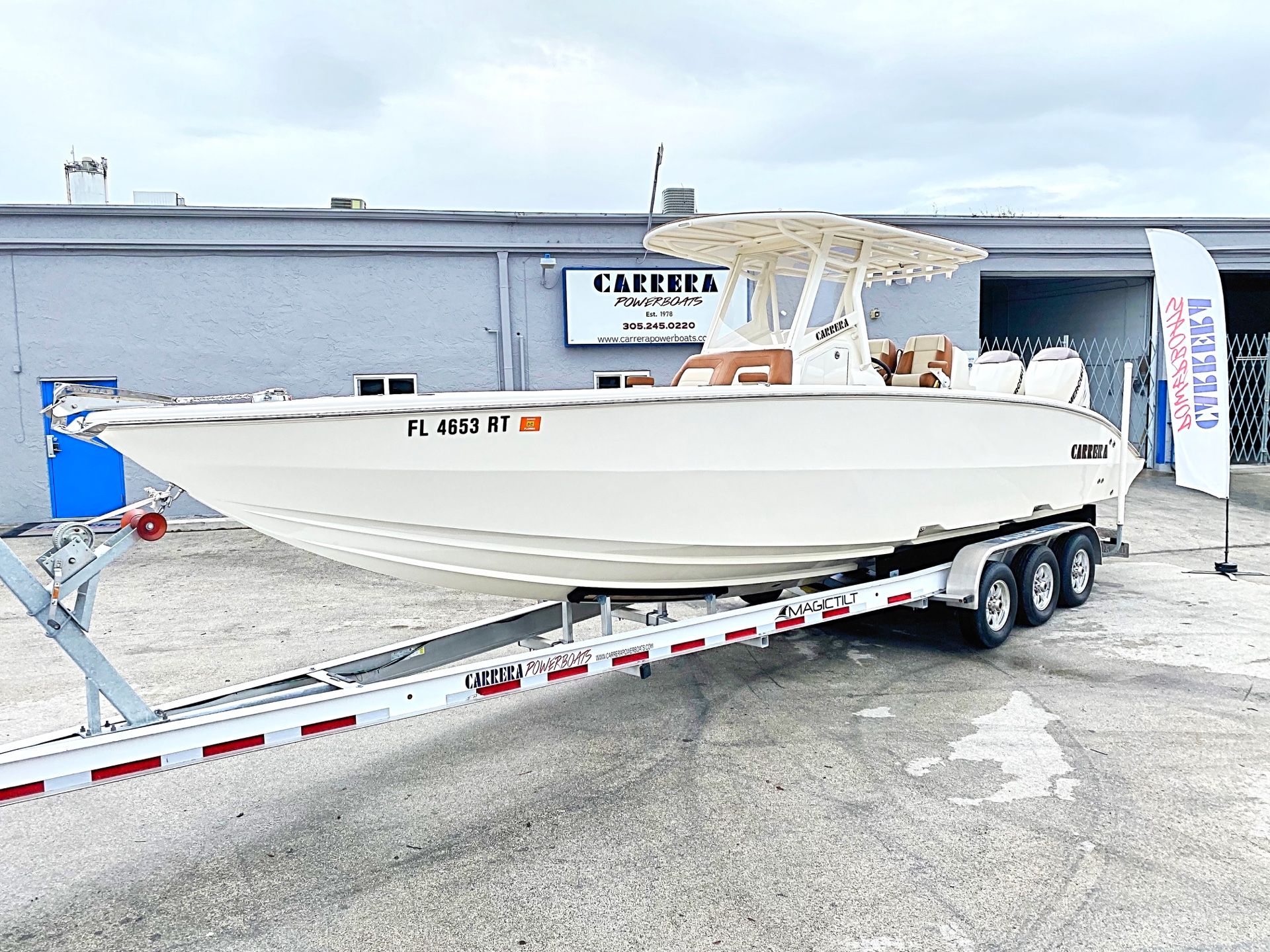 2018 Carrera Powerboat 320CC Classic