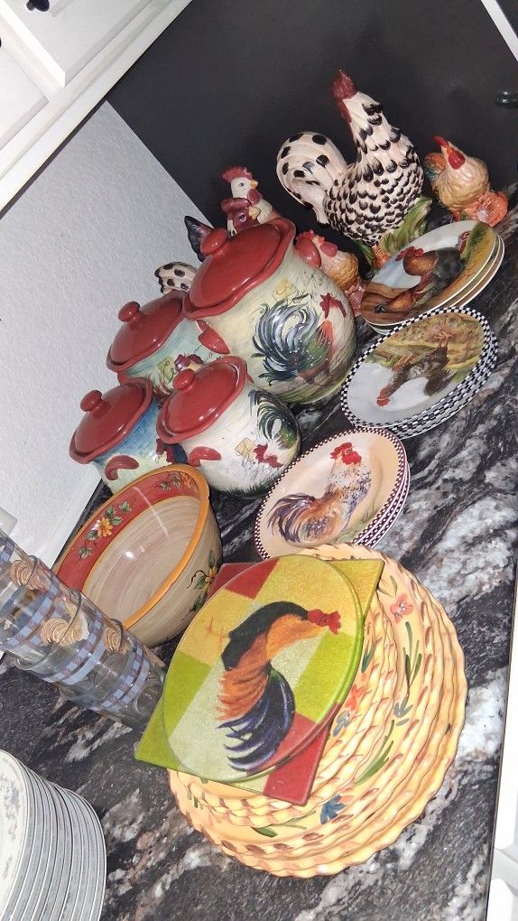 Kitchen Dish Set And Decor