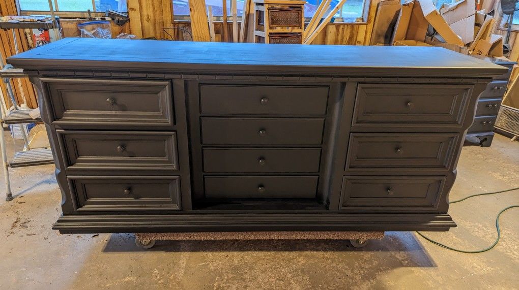 Large Black 10 Drawer Dresser 