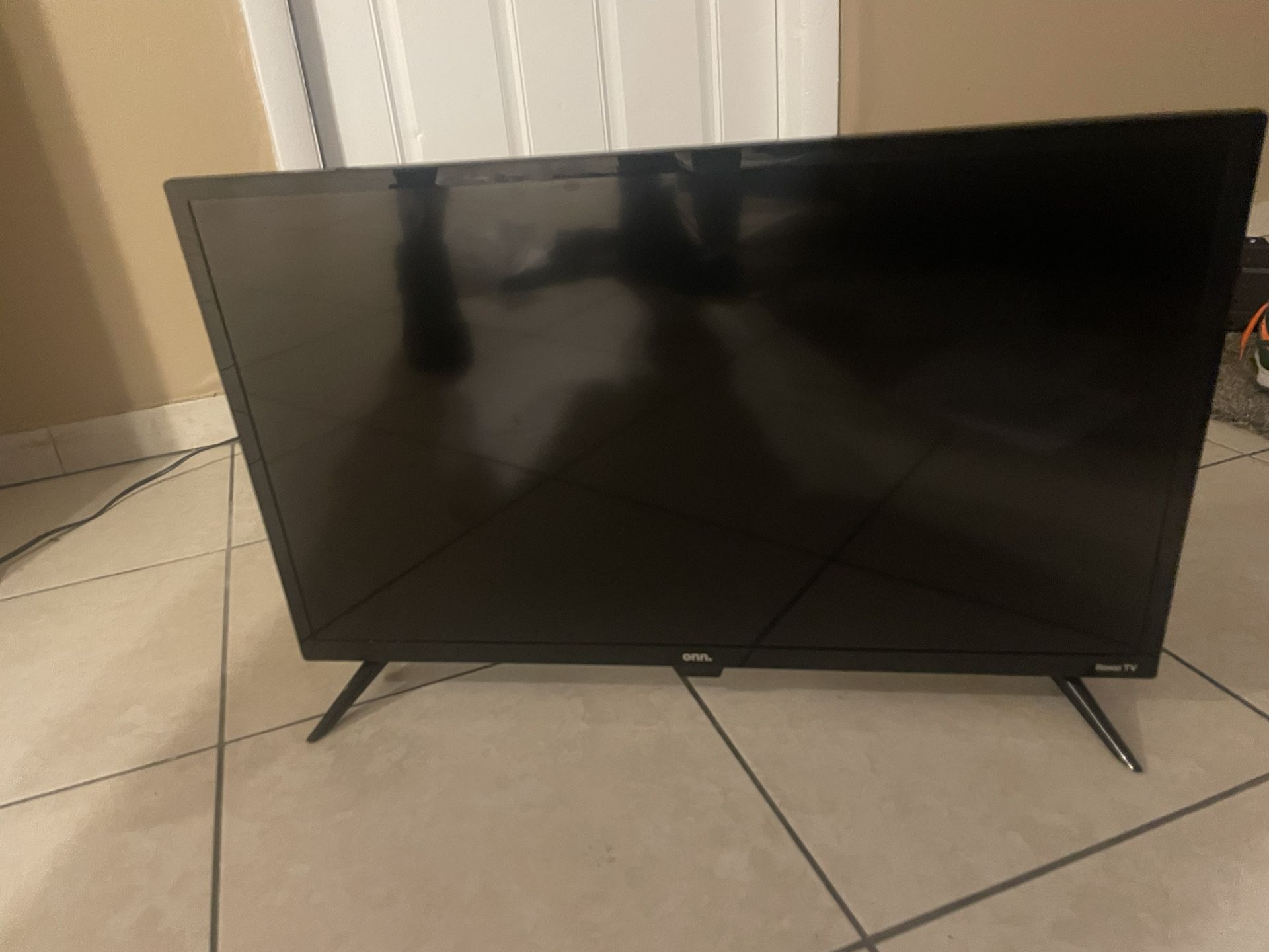 32” Roku Smart Tv W/ Remote