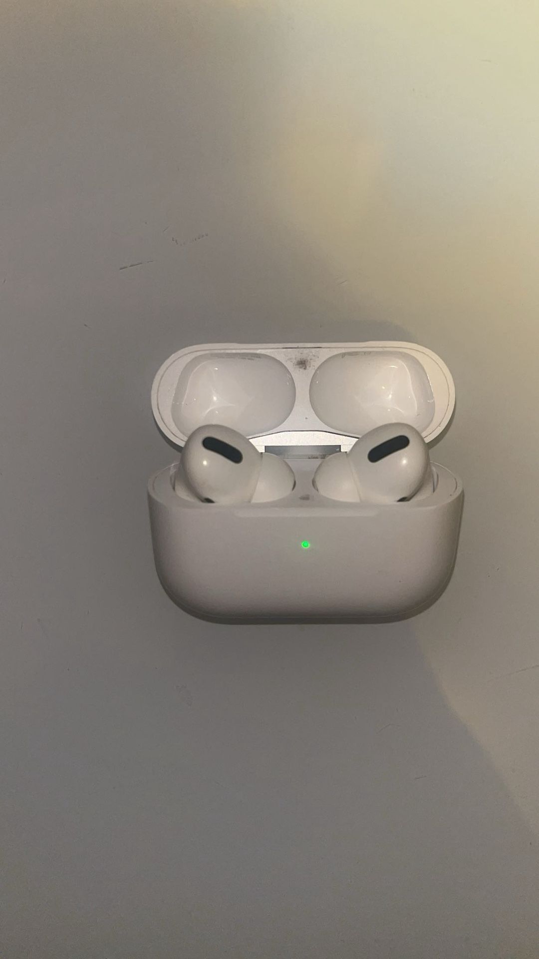 AirPods Pro 1st Gen - Good Condition! READ DESCRIPTION