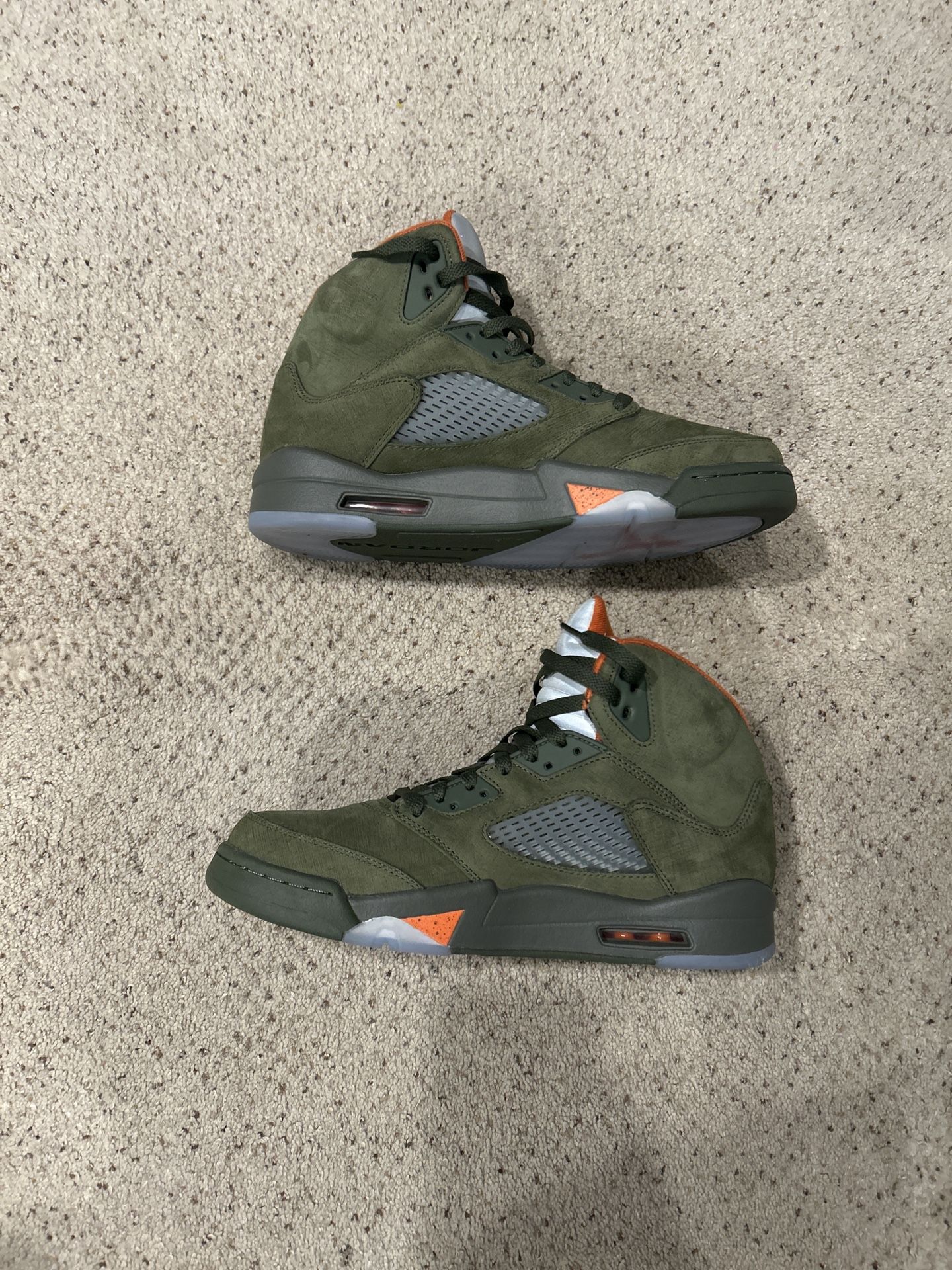 Jordan 5 Retro Army Olive/Solar Orange 10.5 men’s