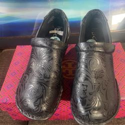 NEW Brand: B.O.C. oWomen's, Peggy Clog  