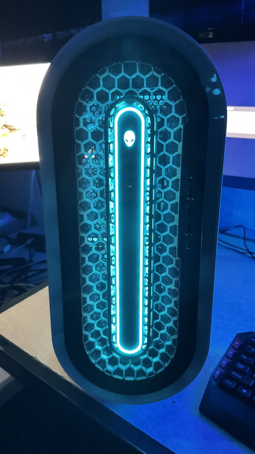 Alienware Aurora R15 Gaming computer tower