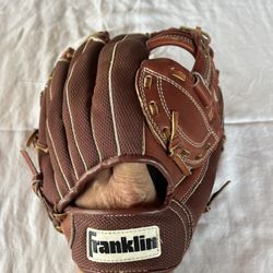 Nice Baseball/softball Glove RHT