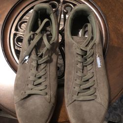 Like New! Puma “olive color”Mens casual sneakers size 8