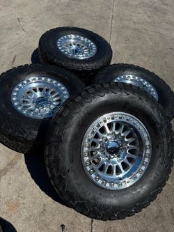 KMC WHEELS + 35x12.50R17 TIRES