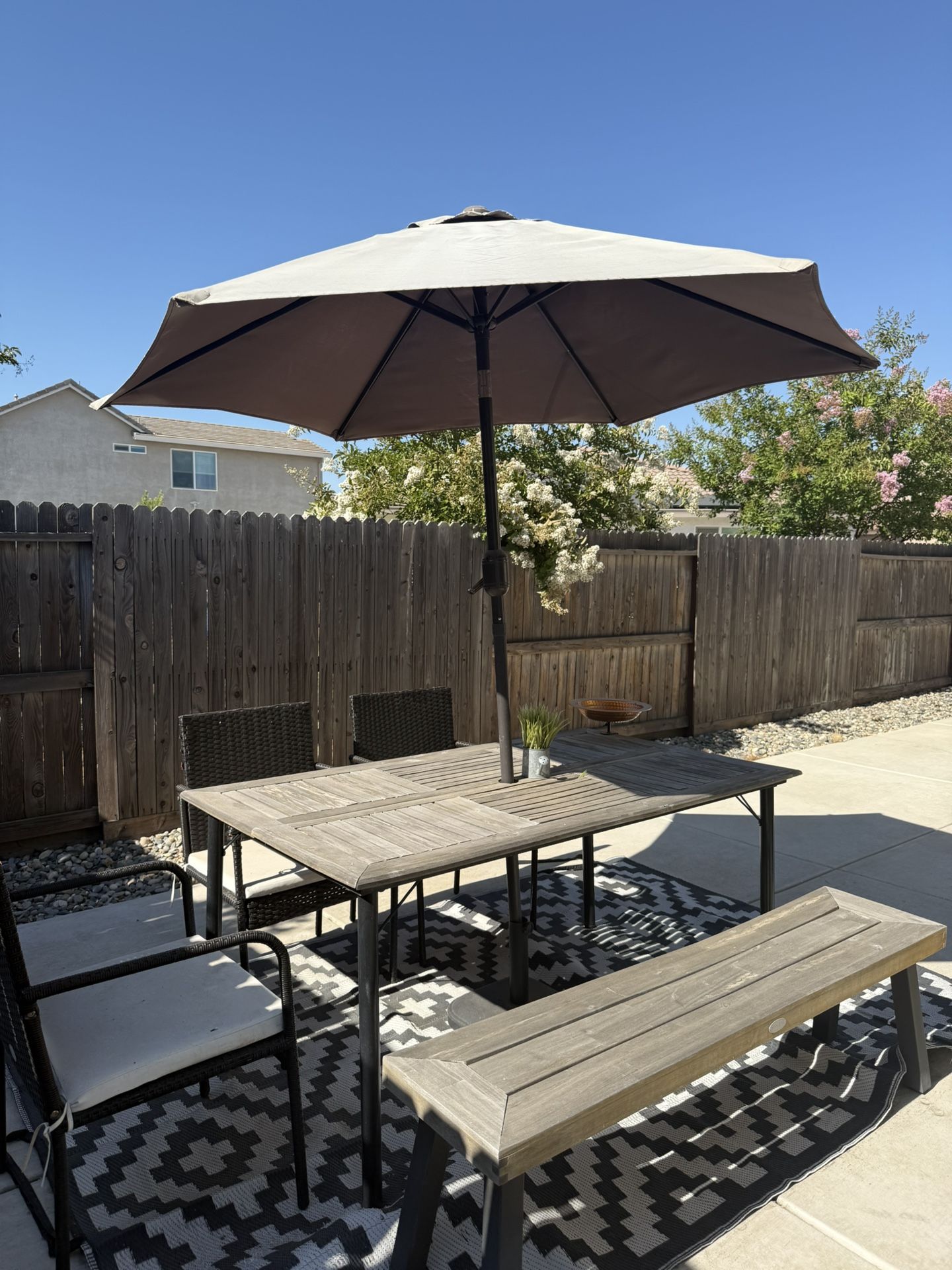 Patio table & Umbrella 
