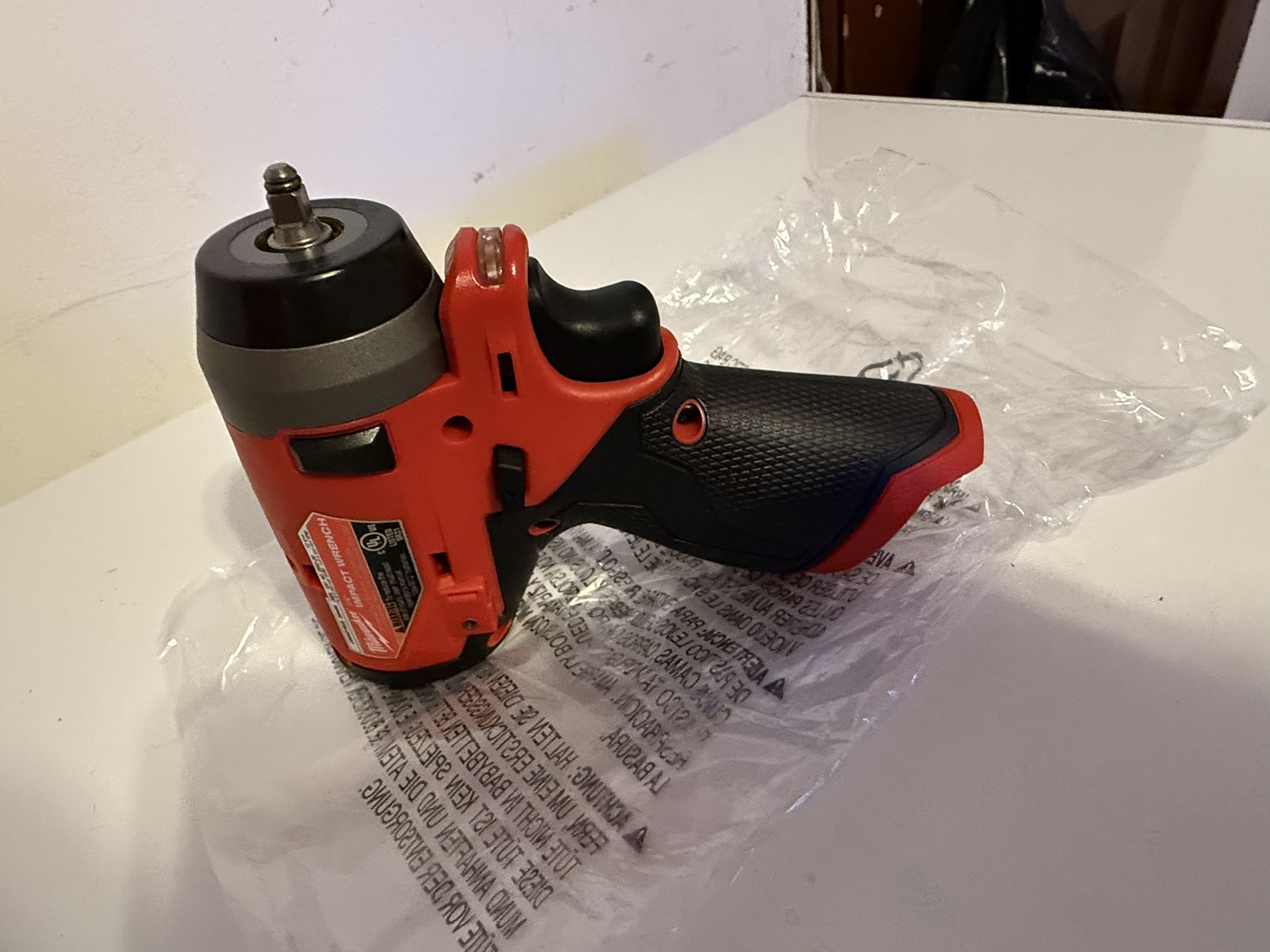 Milwaukee M12 FUEL 1/4" dr Stubby Impact Wrench 100 ft-lbs,