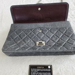 Classic Chanel Shoulder Bag 255