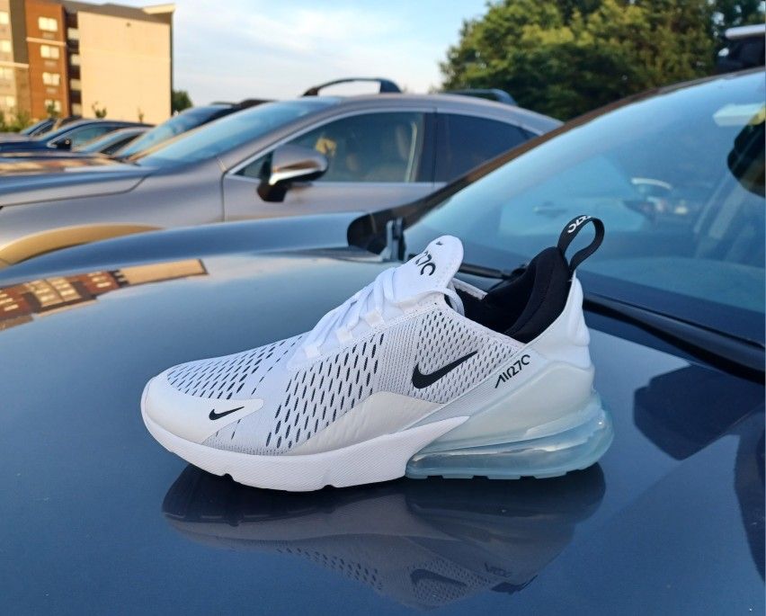 Brand New And Original Nike Air Max's Sneakers Sizes Men's 10.5 Or Women's 12