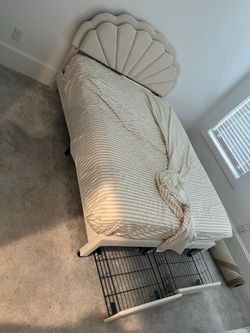 Twin size bed