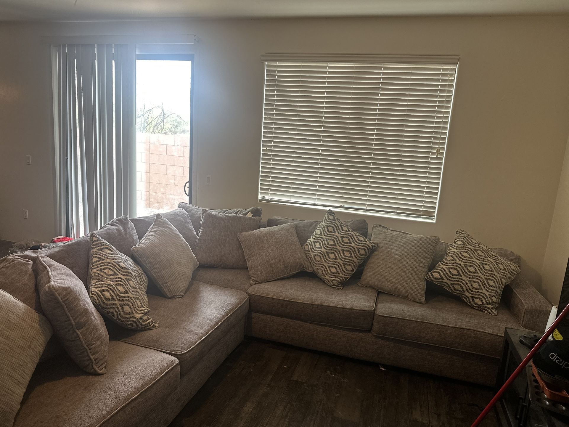 Jovan 3 Piece Sectional. Will Sell For 800 If Picked Up Today