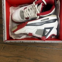 Jordan 4 fire Red 7Y