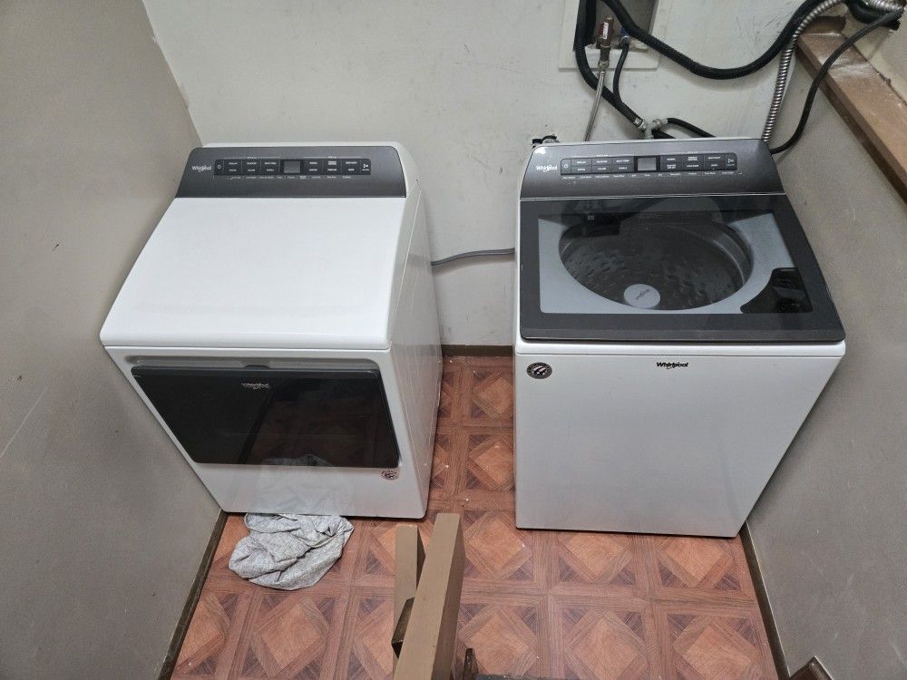 Very Nice Heavy Duty Whirlpool Washer Dryer