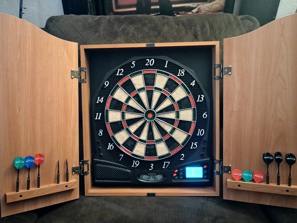 Halex Dart Board With Darts & Instructions