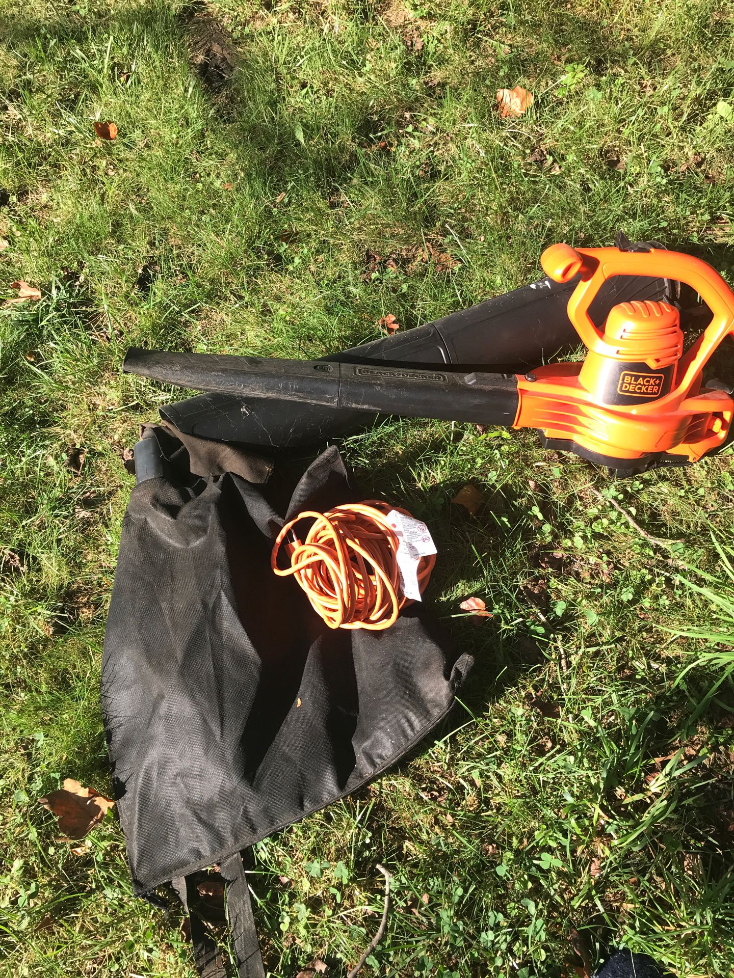 Black+Decker Blower with extension and collection bag. 12ft utility cord included