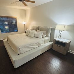 Beautiful King Size Bedroom Set Excellent Condition