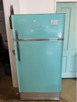 1962 Frigidaire Refrigerator – Vintage Turquoise