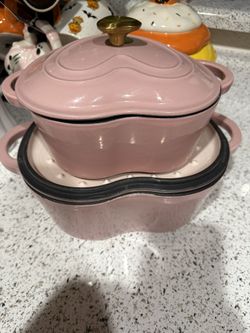 PARIS HILTON LARGE & SMALL CAST IRON DUTCH OVEN HEARTS