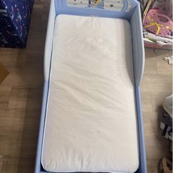 Bluey toddler bed for boys / my son had it for 2 weeks like new / he didn't even slep on it