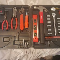 SKIL TOOL SET !! GREAT CONDITION 