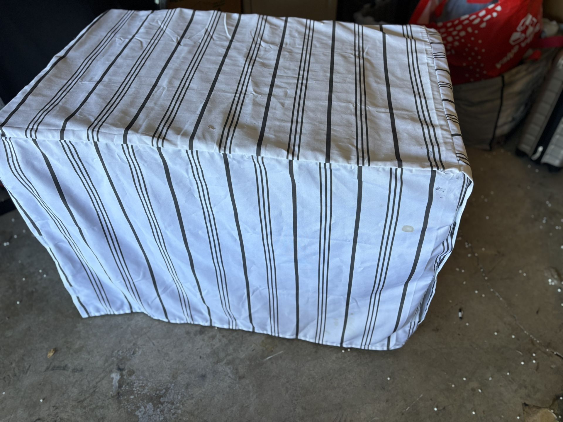 XL Dog Crate With Cover 