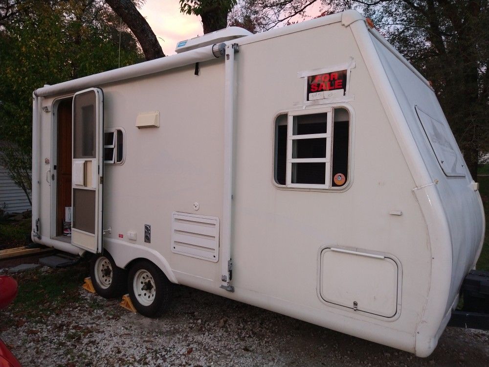 2003 .17-ft streamlight. By Gulfstream. Excellent heat. and air condition .everything works in this trailer