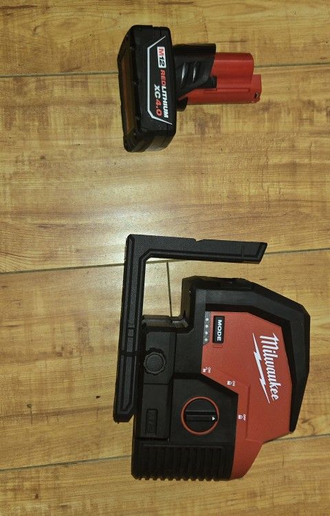 Milwaukee
M12 12-Volt Lithium-Ion Cordless Green 125 ft. Cross Line and Plumb Points Laser Level (Tool-Only)