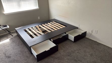 FREE QUEEN BED FRAME W/6 DRAWERS