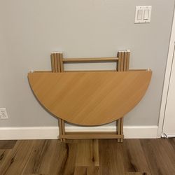 Foldable dining table / desk