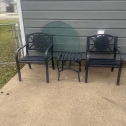 2 Sillas Y  Una Mesita  De  Patio  $40