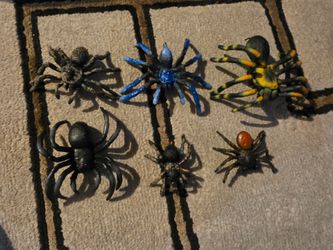 Realistic spider toys