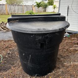 Huge Container With Lid Aprox. 200 Gal