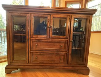 Sideboard With Expandable Top