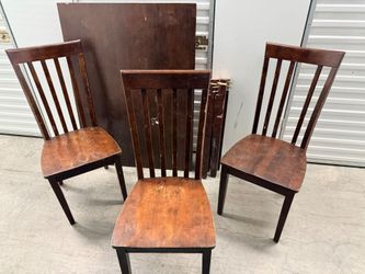 Table with 3 chairs