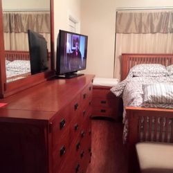 6 Piece Bedroom Set Very Heavy Solid Wood 