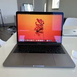 2017 Apple 13” MacBook Pro 2.3GHz i5 8GB Ram 256SSD! 