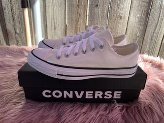 $45 Women’s Converse Brand New Size 6