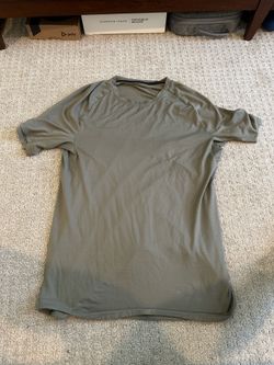 Lululemon Men’s license to train shirt