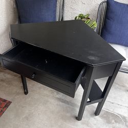 Small corner desk